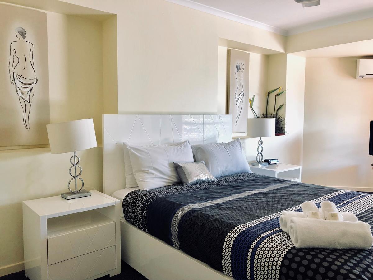 Sanctuary Beach Resort Gold Coast Extérieur photo
