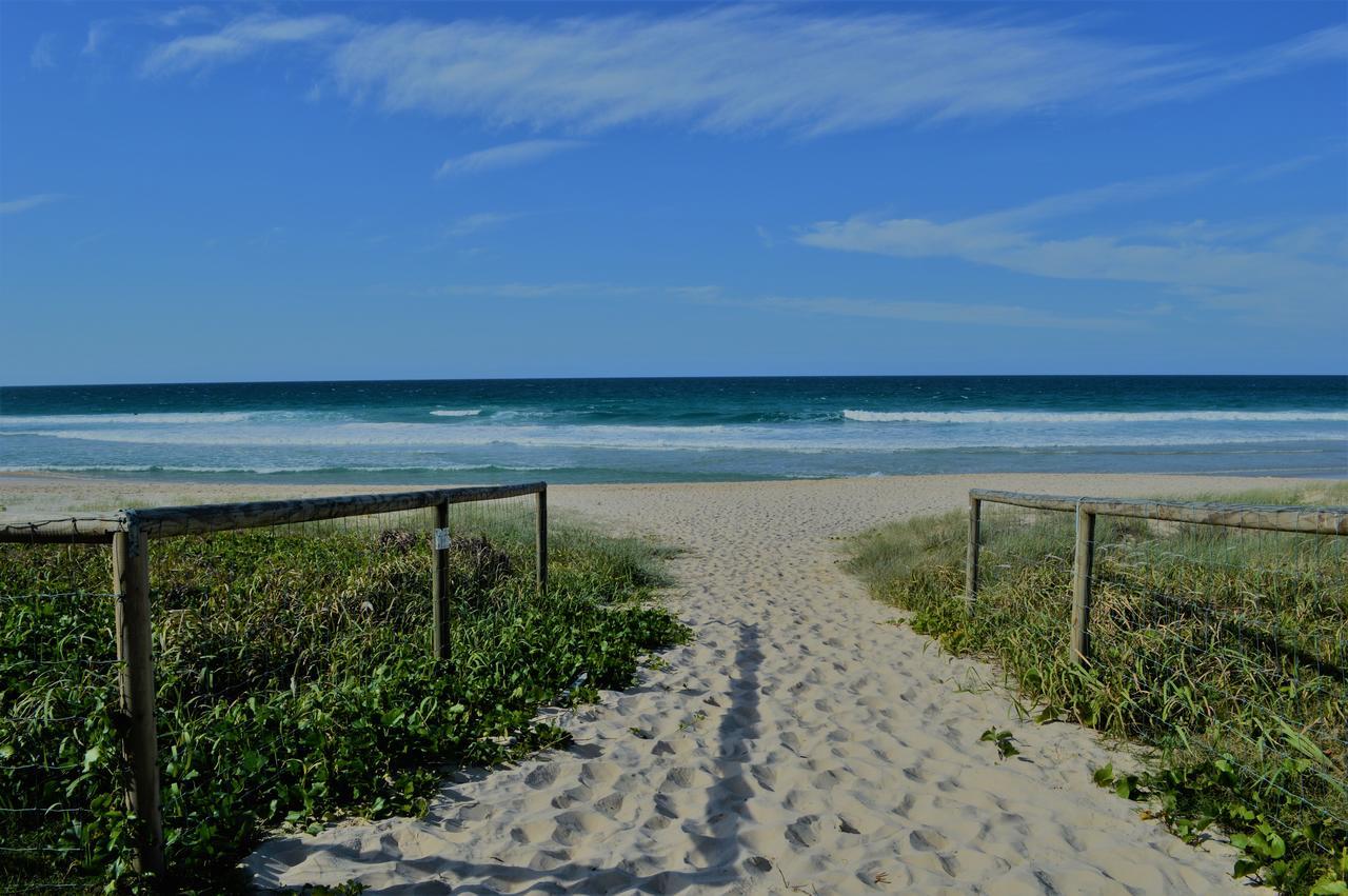 Sanctuary Beach Resort Gold Coast Extérieur photo