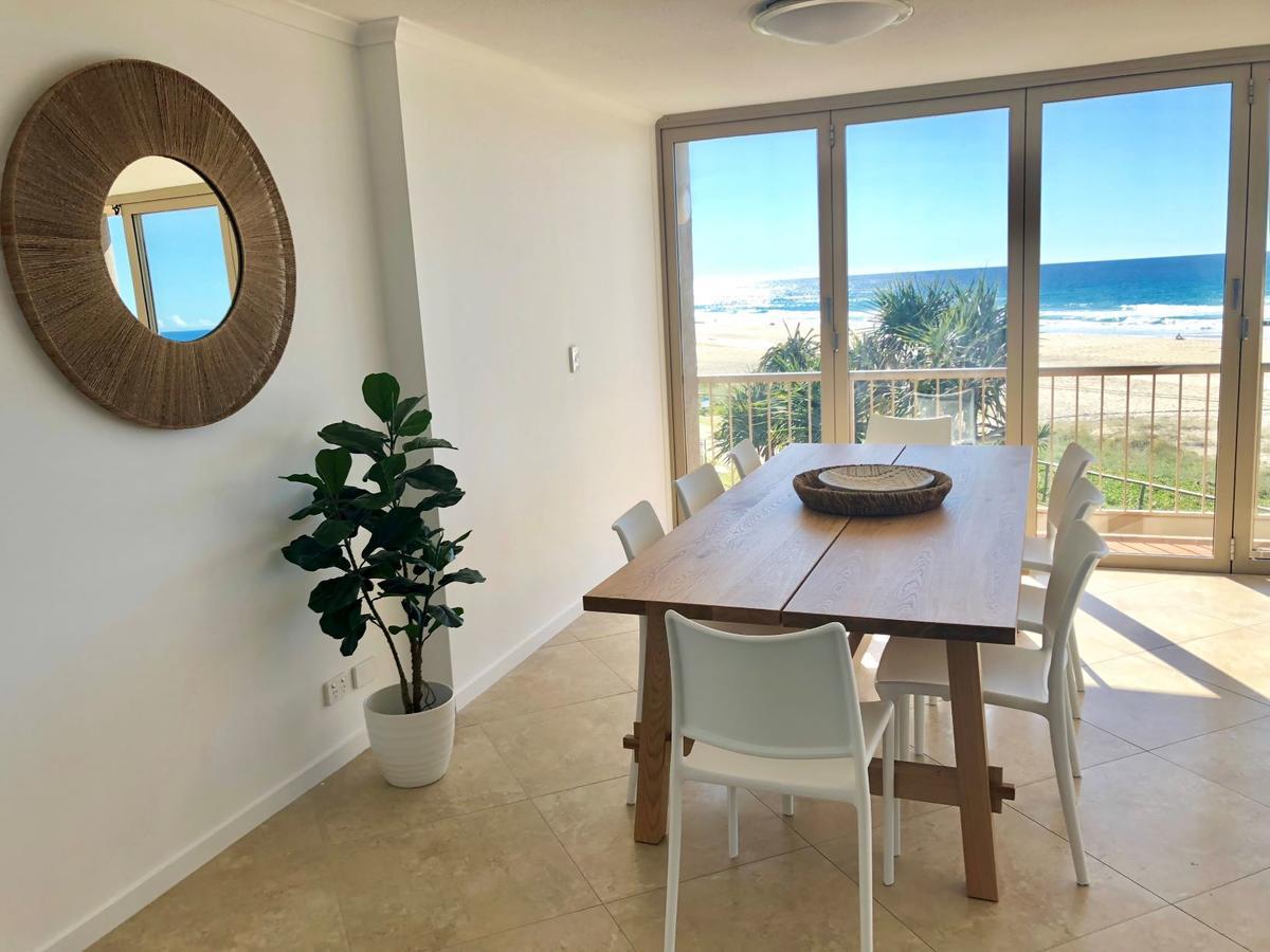 Sanctuary Beach Resort Gold Coast Extérieur photo