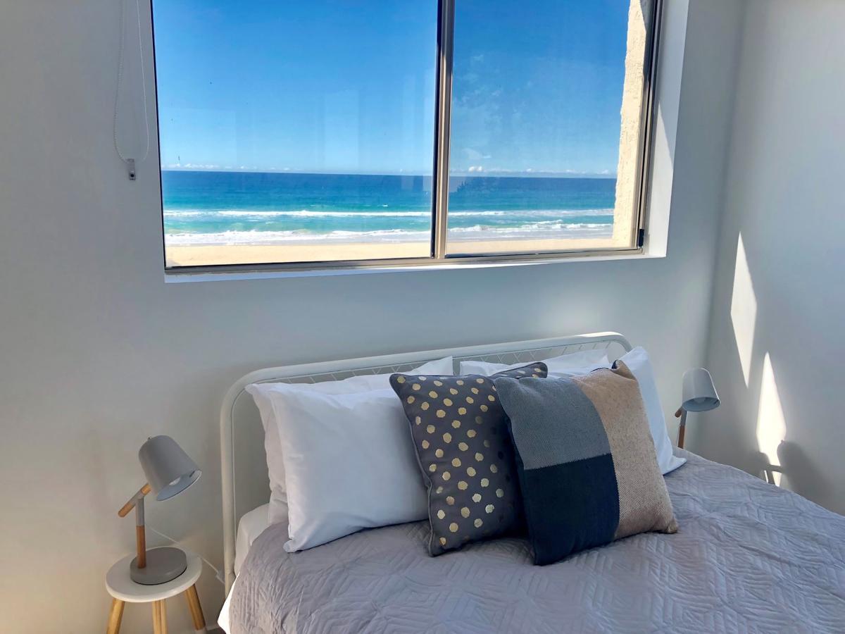 Sanctuary Beach Resort Gold Coast Extérieur photo