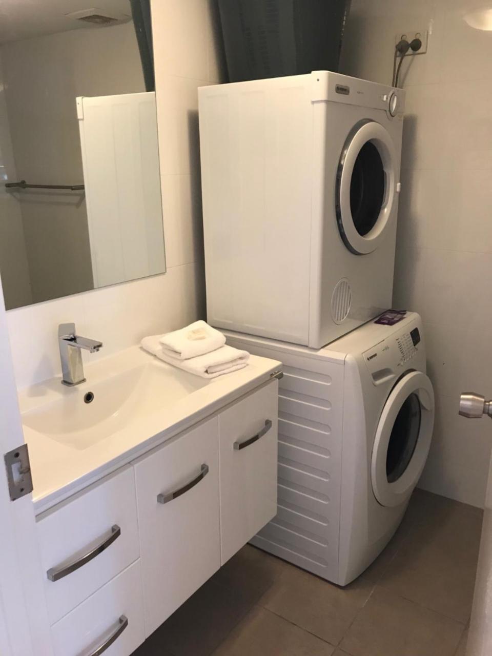 Sanctuary Beach Resort Gold Coast Extérieur photo