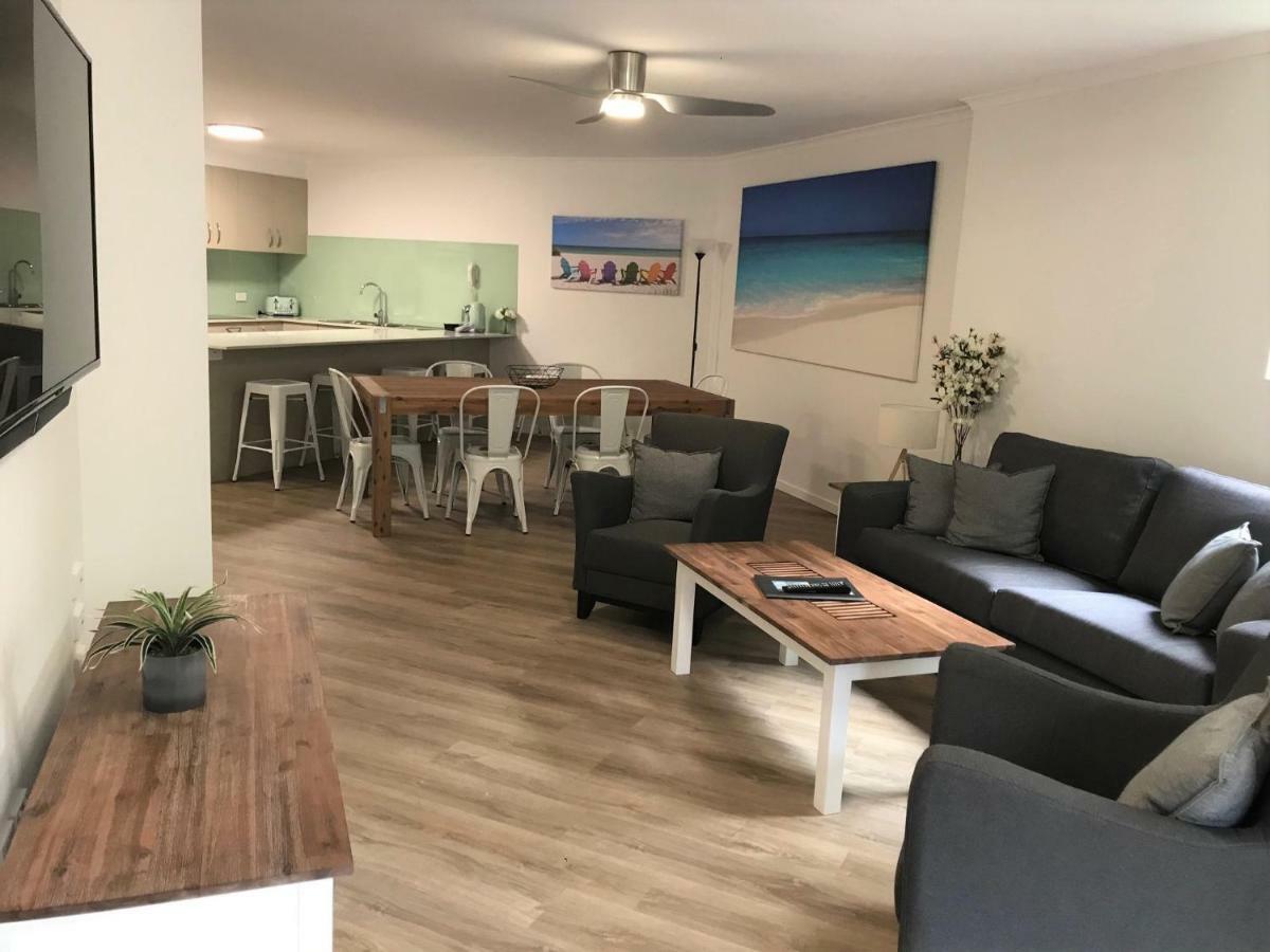 Sanctuary Beach Resort Gold Coast Extérieur photo